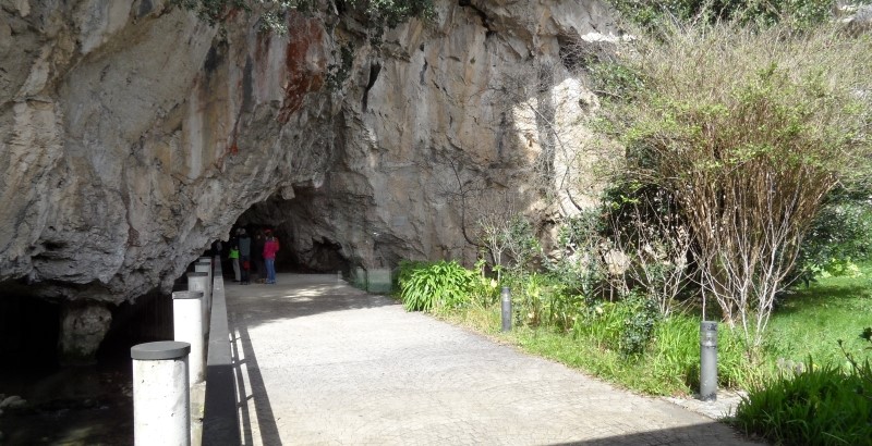 Indgangen til Tito Bustillo hulen